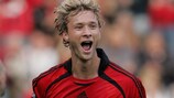 Simon Rolfes assinou um novo contrato pelo Leverkusen