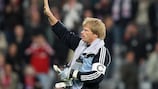 Oliver Kahn is to undergo surgery on his elbow