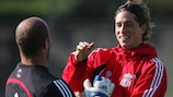 Pepe Reina and Fernando Torres enjoy a fair fight in training