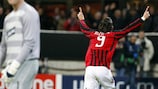 Filippo Inzaghi festeja o golo histórico