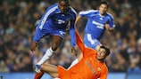 Chelsea's Salomon Kalou gets past Raúl Albiol