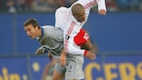 Reto Zanni (izquierda) en acción en un partido de la Copa de la UEFA
