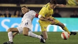 Zenit's Anatoliy Tymoschuk (left) and Jon Dahl Tomasson compete for the ball