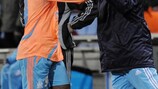 Djibril Cissé, auteur d'un doublé, félicité par Erik Gerets, l'entraîneur de Marseille