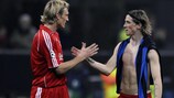 Sami Hyypiä (left) celebrates Liverpool's draw with Fernando Torres