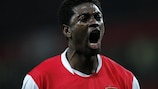 Emmanuel Adebayor acredita na passagem do Arsenal