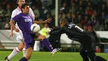 Mutu abrió el marcador para la Fiorentina en el partido de ida