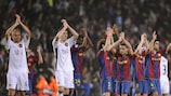 Футболисты "Барселоны" и "МЮ" благодарят болельщиков за поддержку