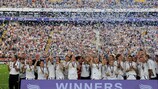 Frankfurt celebrate with the UEFA Women's Cup