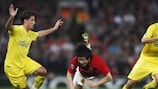 Joan Capdevila (Villarreal CF) et Ji-Sung Park (Manchester United FC)