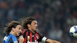 Paolo Maldini (AC Milan) y Zlatan Ibrahimović (FC Internazionale Milano)