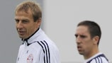 Franck Ribéry (re.) und Bayern-Trainer Jürgen Klinsmann