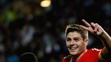 O capitão do Liverpool, Steven Gerrard, festeja o golo apontado ao Marselha na primeira jornada