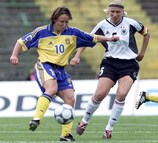 Hanna Ljungberg (à esquerda) defronta Doris Fitschen na final de 2001