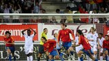 A Espanha comemora um golo frente à Inglaterra, mas o empate a dois golos relegou as espanholas para os "play-offs"