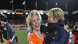 Vera Pauw (right) celebrates with Daphne Koster