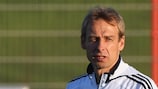 Jürgen Klinsmann oversees training on Monday