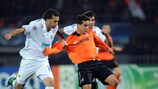 Fábio Rochemback (left) attempts to dispossess Shakhtar's Jadson