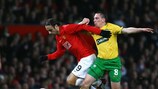 Dimitar Berbatov (Manchester United FC) à la lutte avec Scott Brown (Celtic FC)