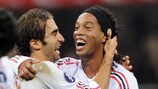 Ronaldinho celebrates with Mathieu Flamini after the final whistle