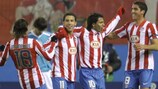 Maniche, Maxi Rodríguez, Sergio Agüero e Raúl García festejam o segundo golo do Atlético