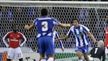 Bruno Alves acaba de marcar o primeiro golo do FC Porto