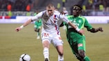 Karim Benzema (Olympique Lyonnais) & Mustapha Bayal Sall ( AS Saint-Etienne) in Aktion