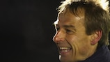 Bayern coach Jürgen Klinsmann oversees training on Monday night