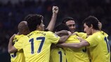 Los jugadores del Villarreal celebran el gol de la clasificación de Llorente