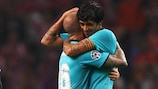 Raul Meireles e Lucho comemoram a passagem do FC Porto aos quartos-de-final