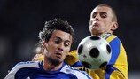 Artem Milevskyy (FC Dynamo Kyiv) & Seweryn Gancarczyk (FC Metalist Kharkiv) kämpfen um den Ball