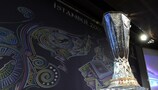 Le trophée de la Coupe UEFA