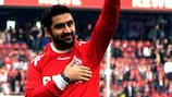 Ümit Özat (1. FC Köln) wurde zum Abschied von den Fans gefeiert