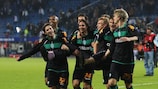 Die Bremer Spieler feiern den Einzug ins UEFA-Pokalfinale
