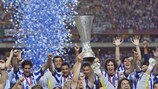 O FC Porto festeja a conquista da Taça UEFA em 2003