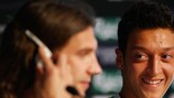 Mesut Özil listens to Torsten Frings in Istanbul