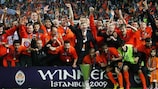 Der FC Shakhtar Donetsk feiert den UEFA-Pokal-Sieg