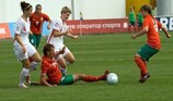 Игроки сборной Беларуси (в красно-зеленой форме) не жалели себя, но для успеха этого было мало