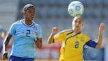The Netherlands' Dyanne Bito (left) competes with Olha Boichenko
