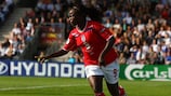 Eniola Aluko marcó dos goles en la victoria de Inglaterra