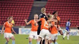 Сборная Нидерландов празднует победу в серии пенальти