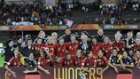 Счастливые футболистки сборной Германии