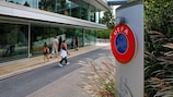 Das Haus des Europäischen Fußballs - der UEFA-Hauptsitz in Nyon (Schweiz)