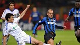 Roman Eremenko (FC Dynamo Kyiv) y Wesley Sneijder (Inter Milan)