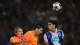 Falcao (FC Porto) face à Joost Broerse et Boban Grncarov (APOEL FC)