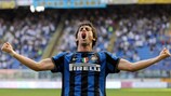 Diego Milito marque avec l'Inter Milan
