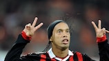 Ronaldinho tem feito assistências mas agora quer marcar ao Real Madrid