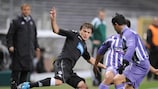 Paulo Machado (Toulouse FC) en duel avec Adem Ljalic (FK Partizan)