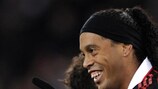Ronaldinho marcó de penalti el tanto del Milan