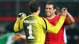 Sander Boschker et Peter Wisgerhof célèbrent la victoire de Twente contre Brême